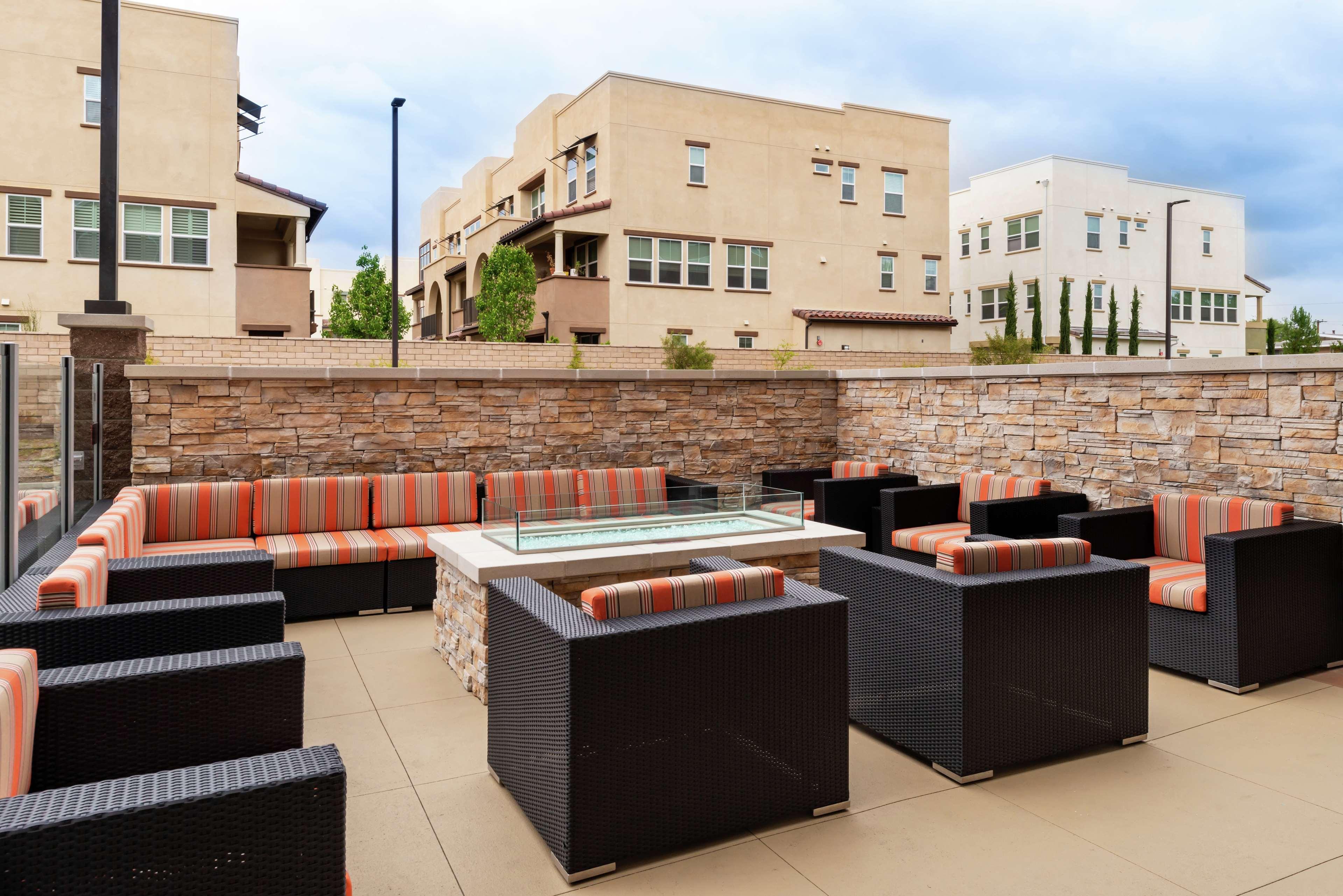 Hampton Inn & Suites Buena Park Exteriör bild
