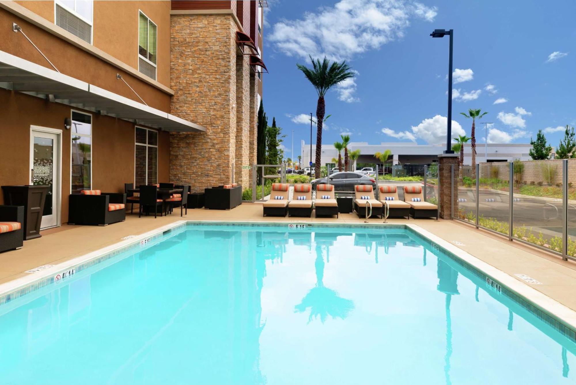 Hampton Inn & Suites Buena Park Exteriör bild